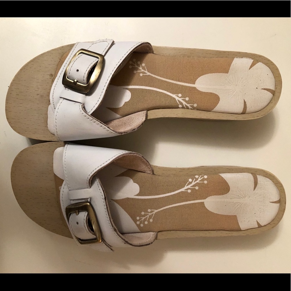 Connie | White Platform Buckle Sandals